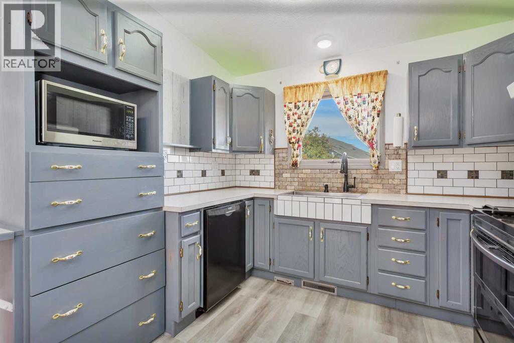 Single Family House Bi-level for Sale in  Glendale Boulevard Glendale Red Deer 