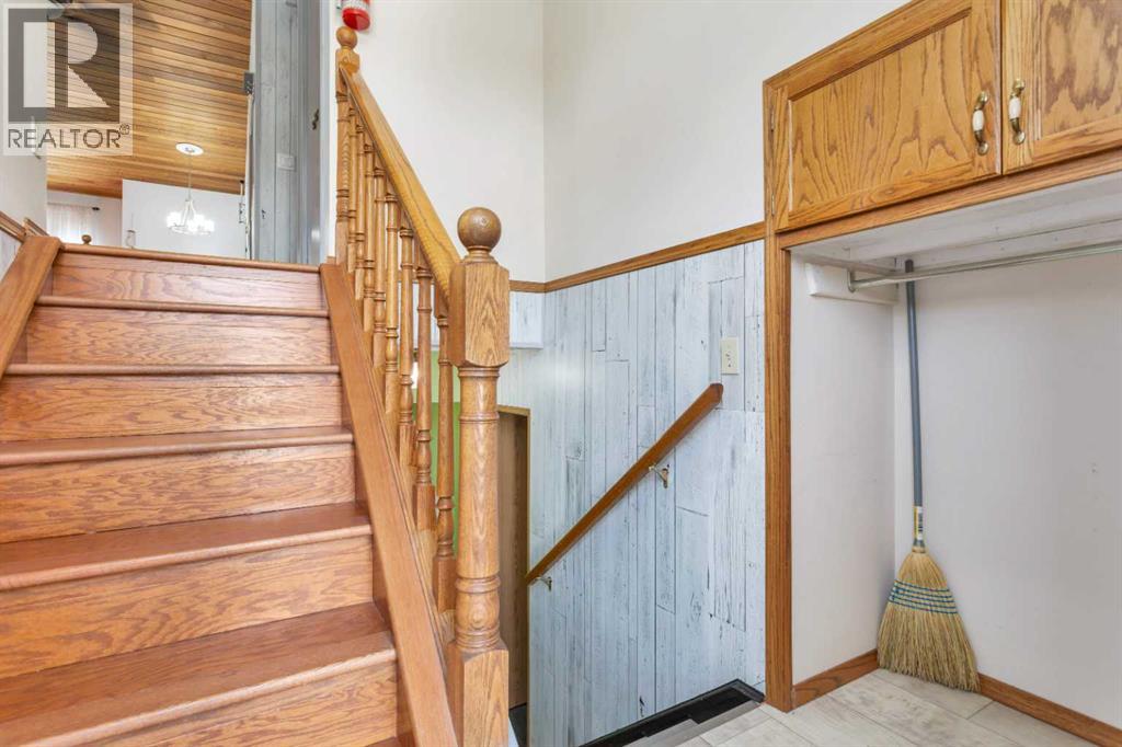 Single Family House Bi-level for Sale in  Glendale Boulevard Glendale Red Deer 
