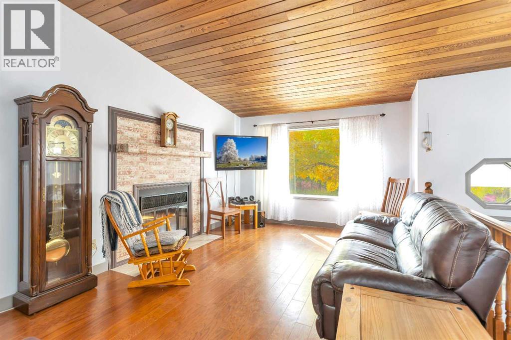 Single Family House Bi-level for Sale in  Glendale Boulevard Glendale Red Deer 