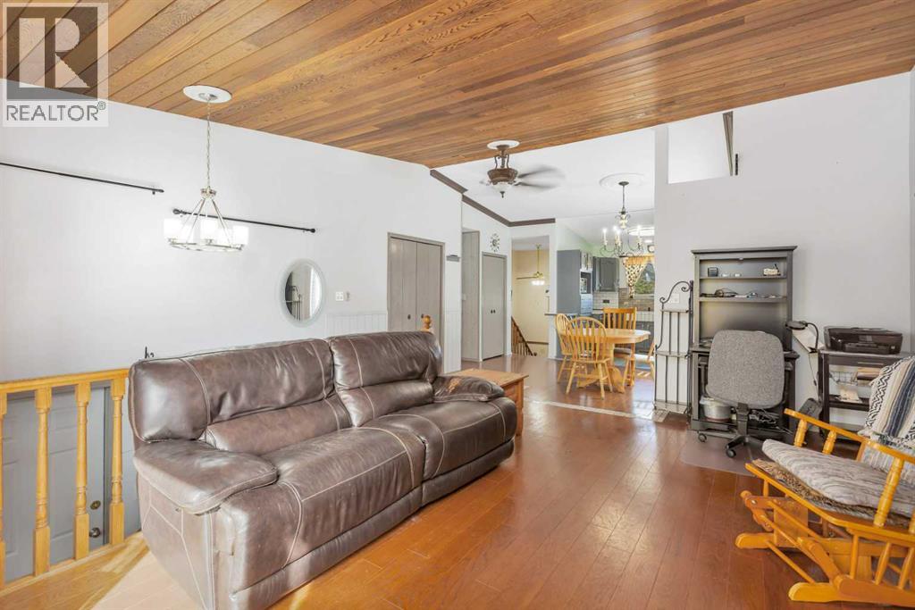 Single Family House Bi-level for Sale in  Glendale Boulevard Glendale Red Deer 