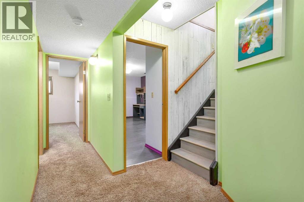 Single Family House Bi-level for Sale in  Glendale Boulevard Glendale Red Deer 