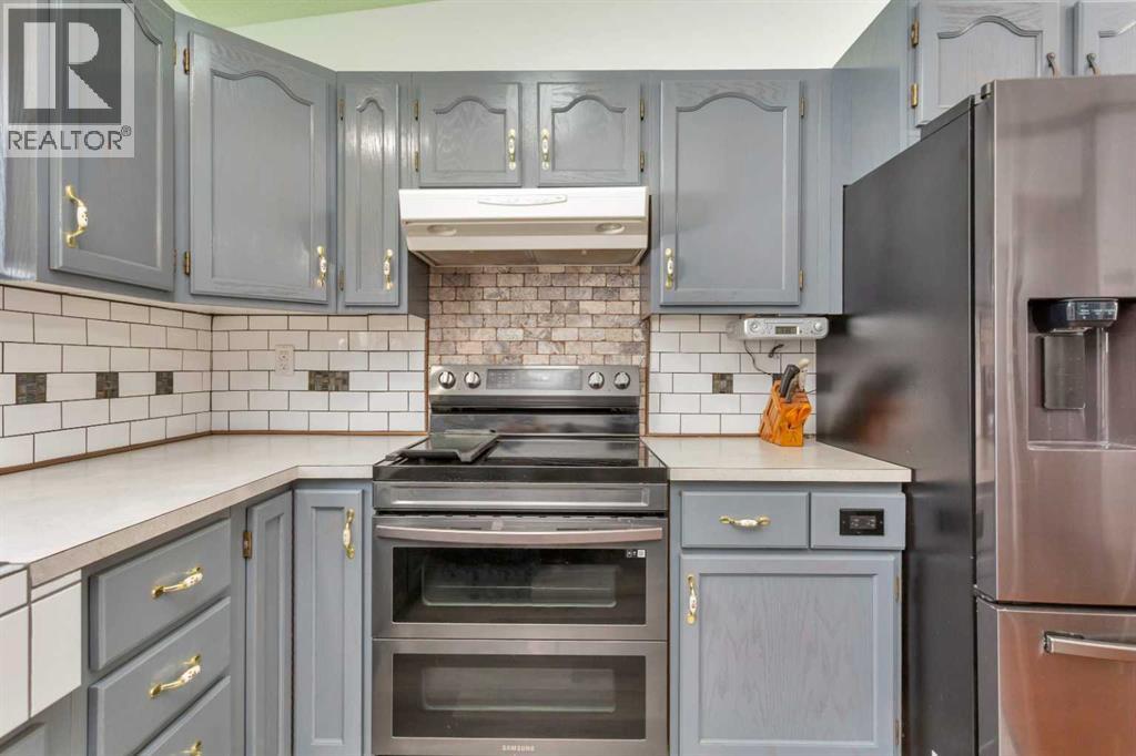 Single Family House Bi-level for Sale in  Glendale Boulevard Glendale Red Deer 