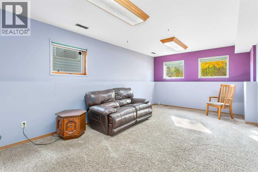 Single Family House Bi-level for Sale in  Glendale Boulevard Glendale Red Deer 