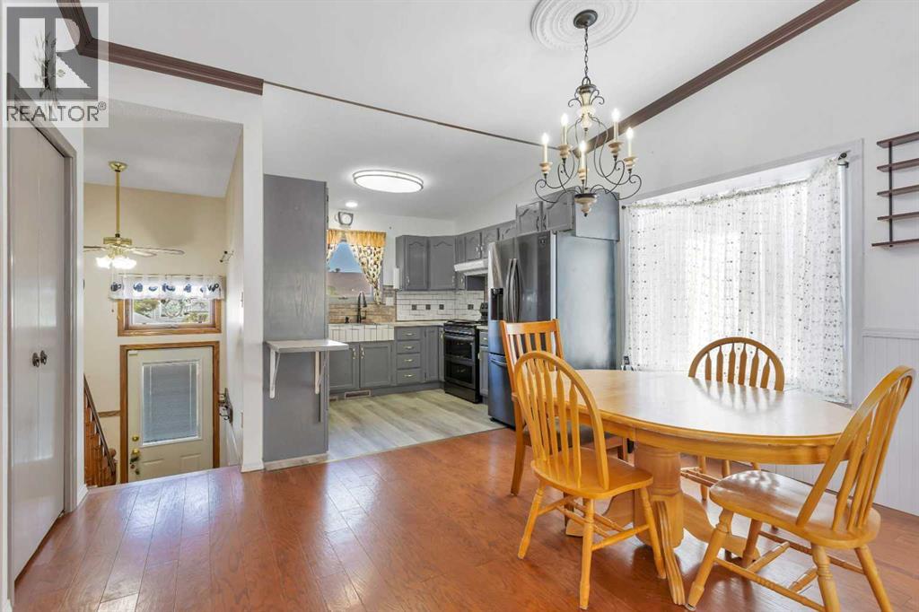 Single Family House Bi-level for Sale in  Glendale Boulevard Glendale Red Deer 