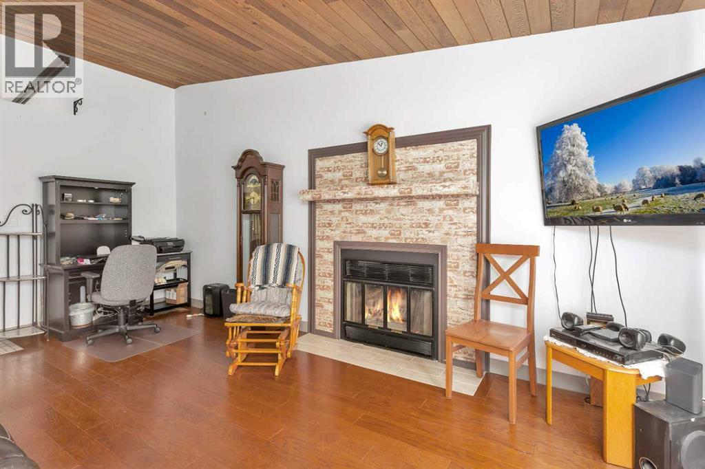 Single Family House Bi-level for Sale in  Glendale Boulevard Glendale Red Deer 
