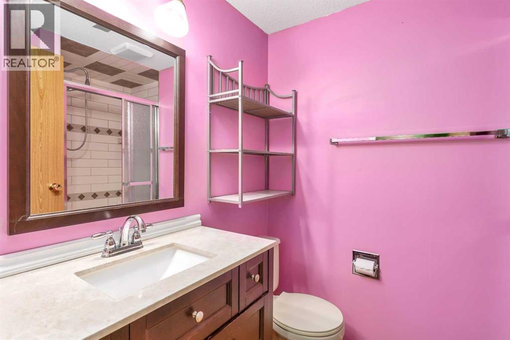 Single Family House Bi-level for Sale in  Glendale Boulevard Glendale Red Deer 