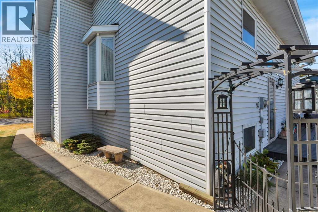Single Family House Bi-level for Sale in  Glendale Boulevard Glendale Red Deer 