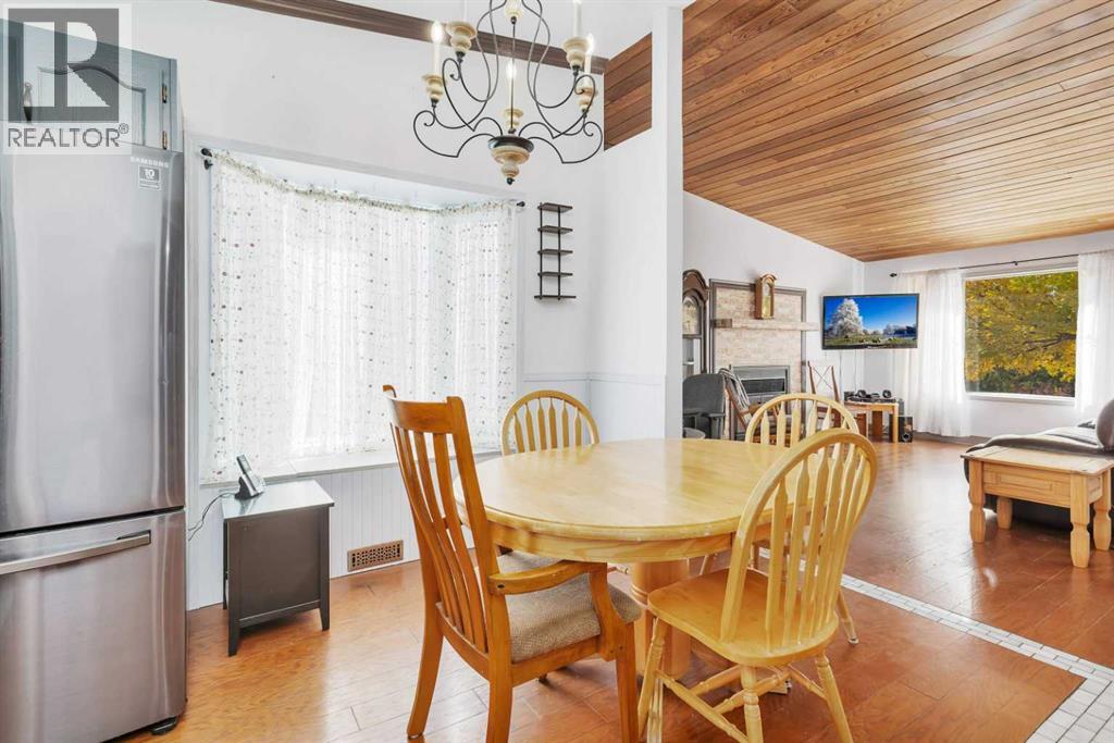 Single Family House Bi-level for Sale in  Glendale Boulevard Glendale Red Deer 