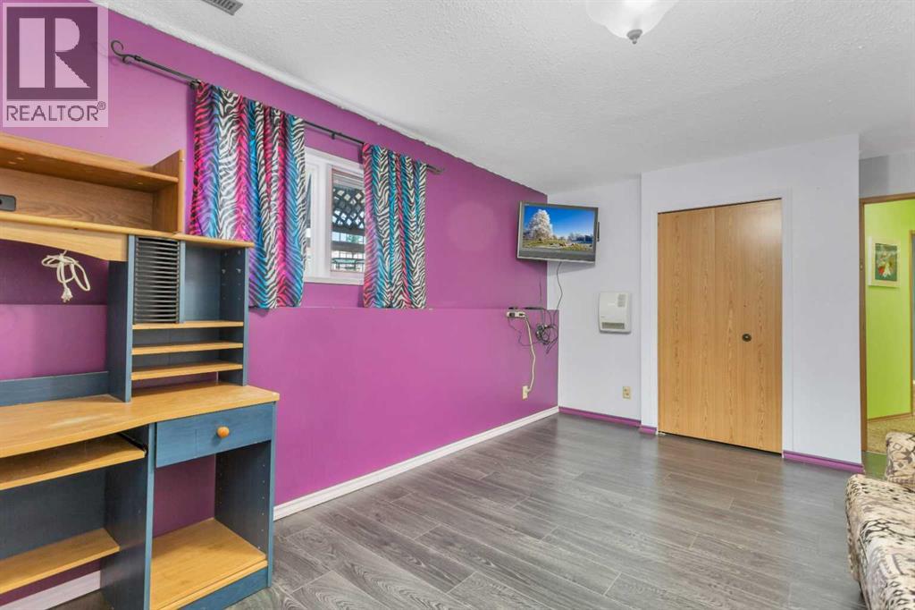 Single Family House Bi-level for Sale in  Glendale Boulevard Glendale Red Deer 