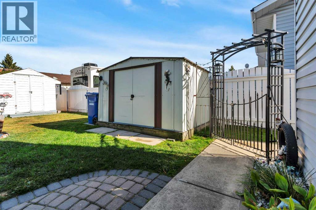 Single Family House Bi-level for Sale in  Glendale Boulevard Glendale Red Deer 