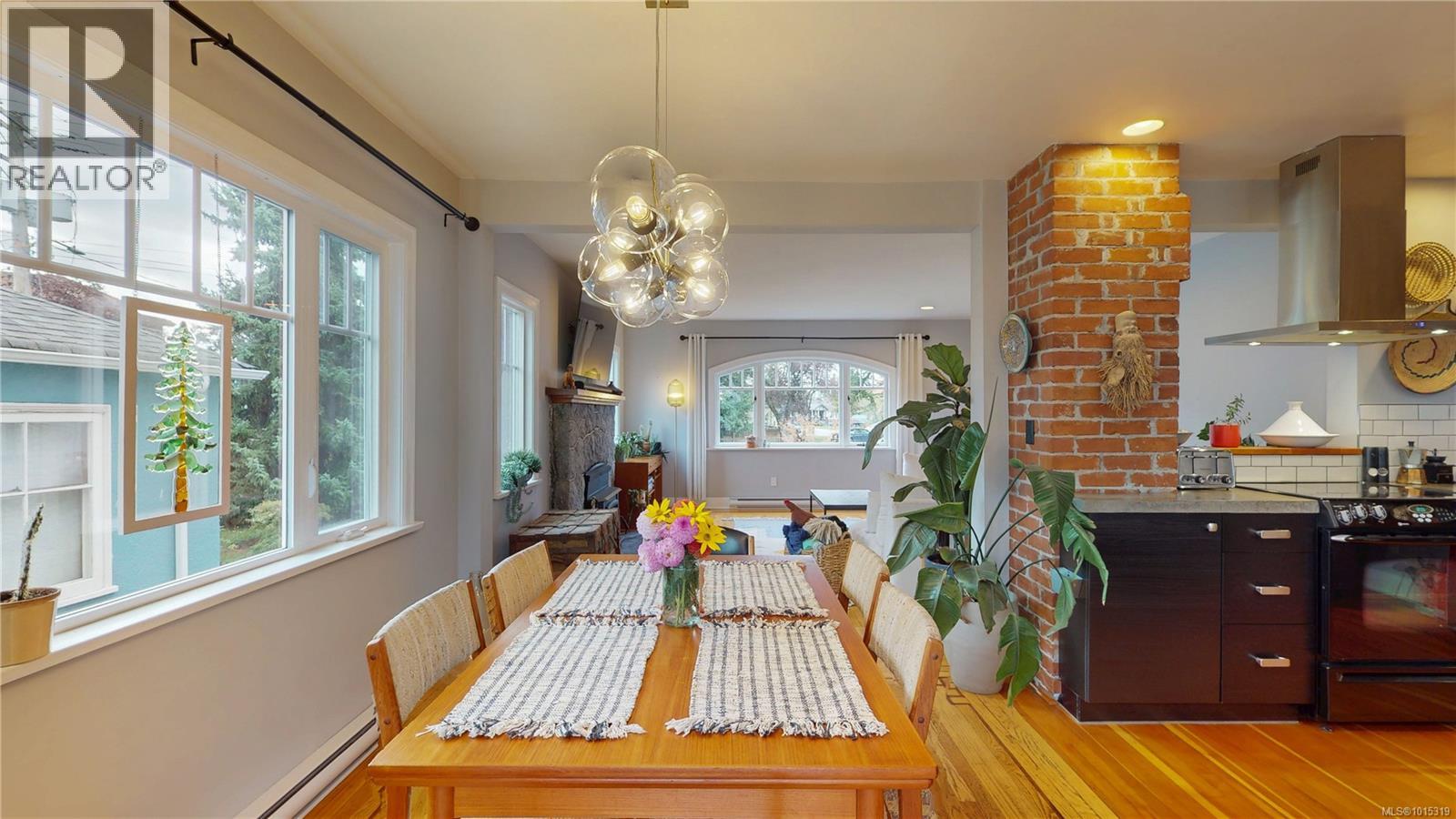  1024 Tolmie Avenue, Saanich