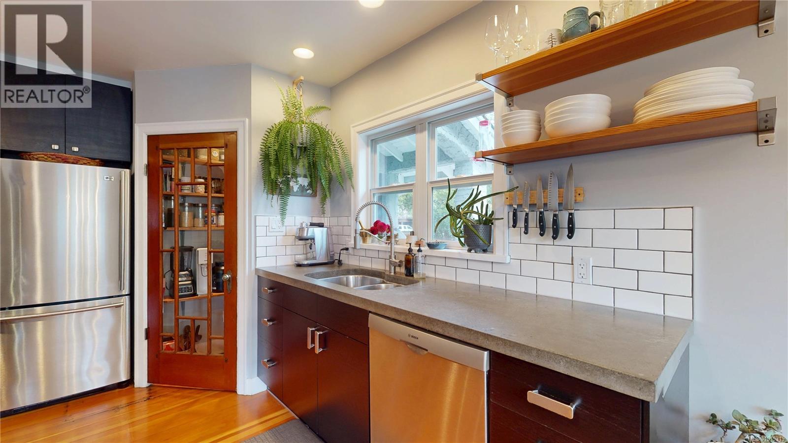  1024 Tolmie Avenue, Saanich