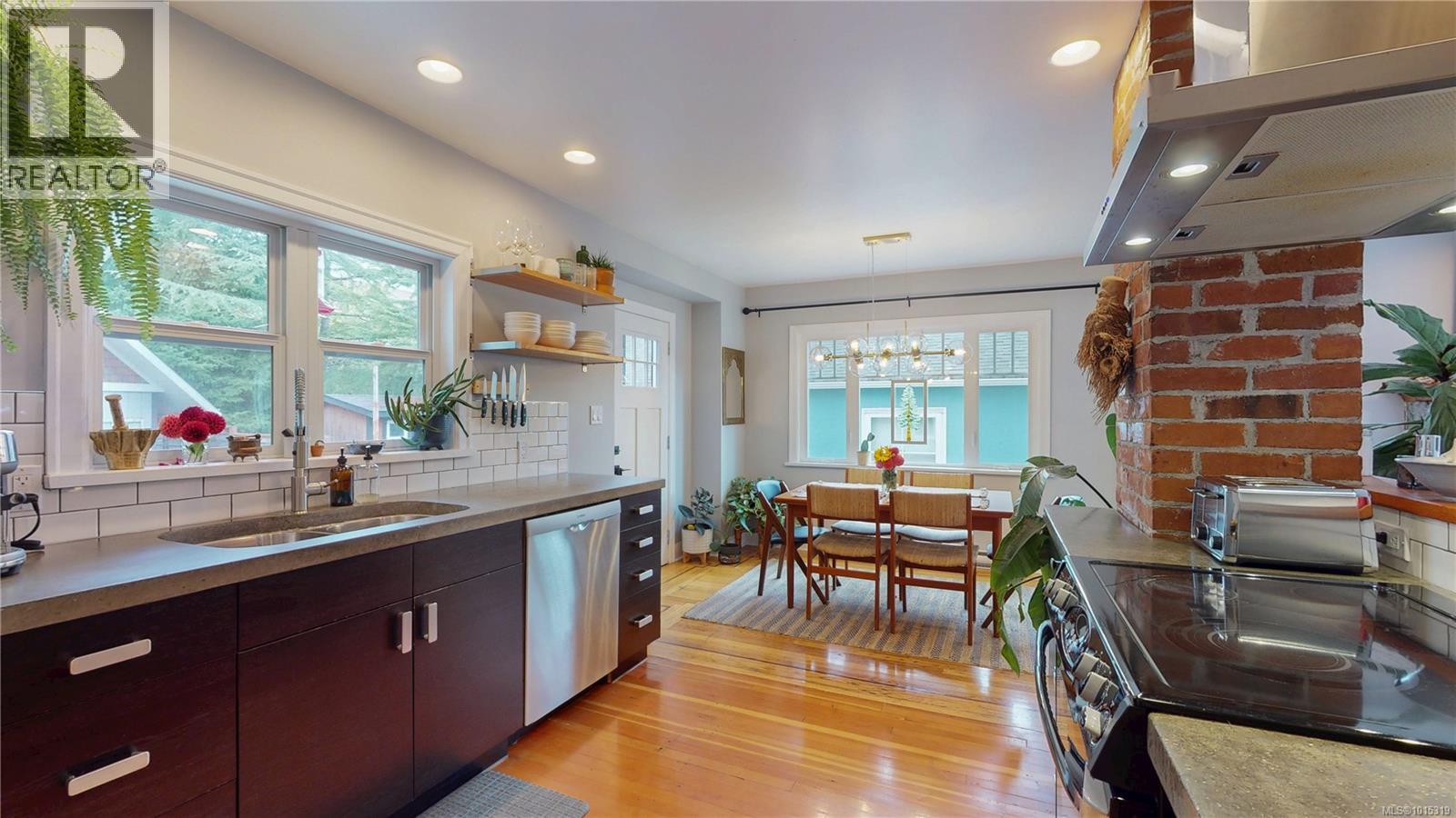  1024 Tolmie Avenue, Saanich