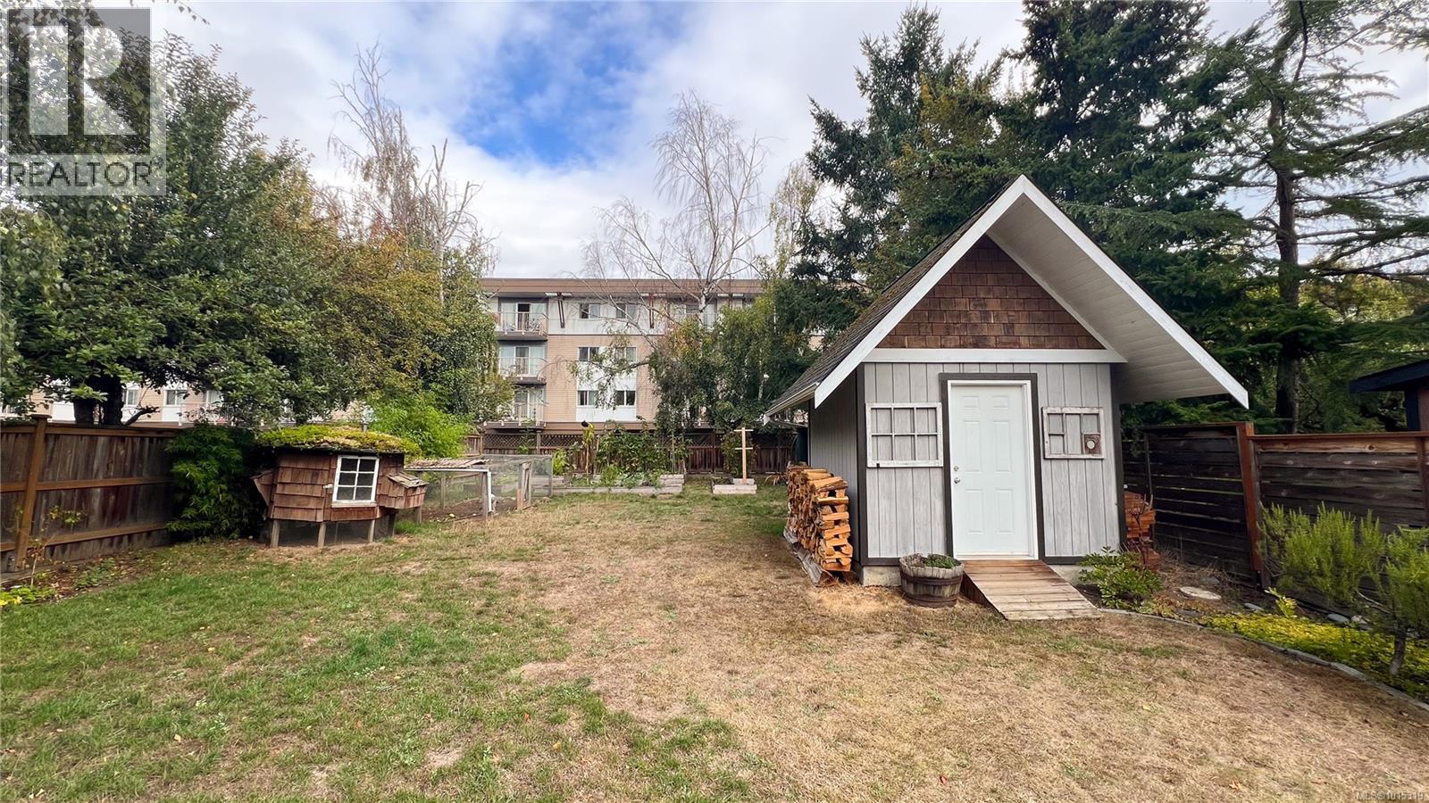  1024 Tolmie Avenue, Saanich