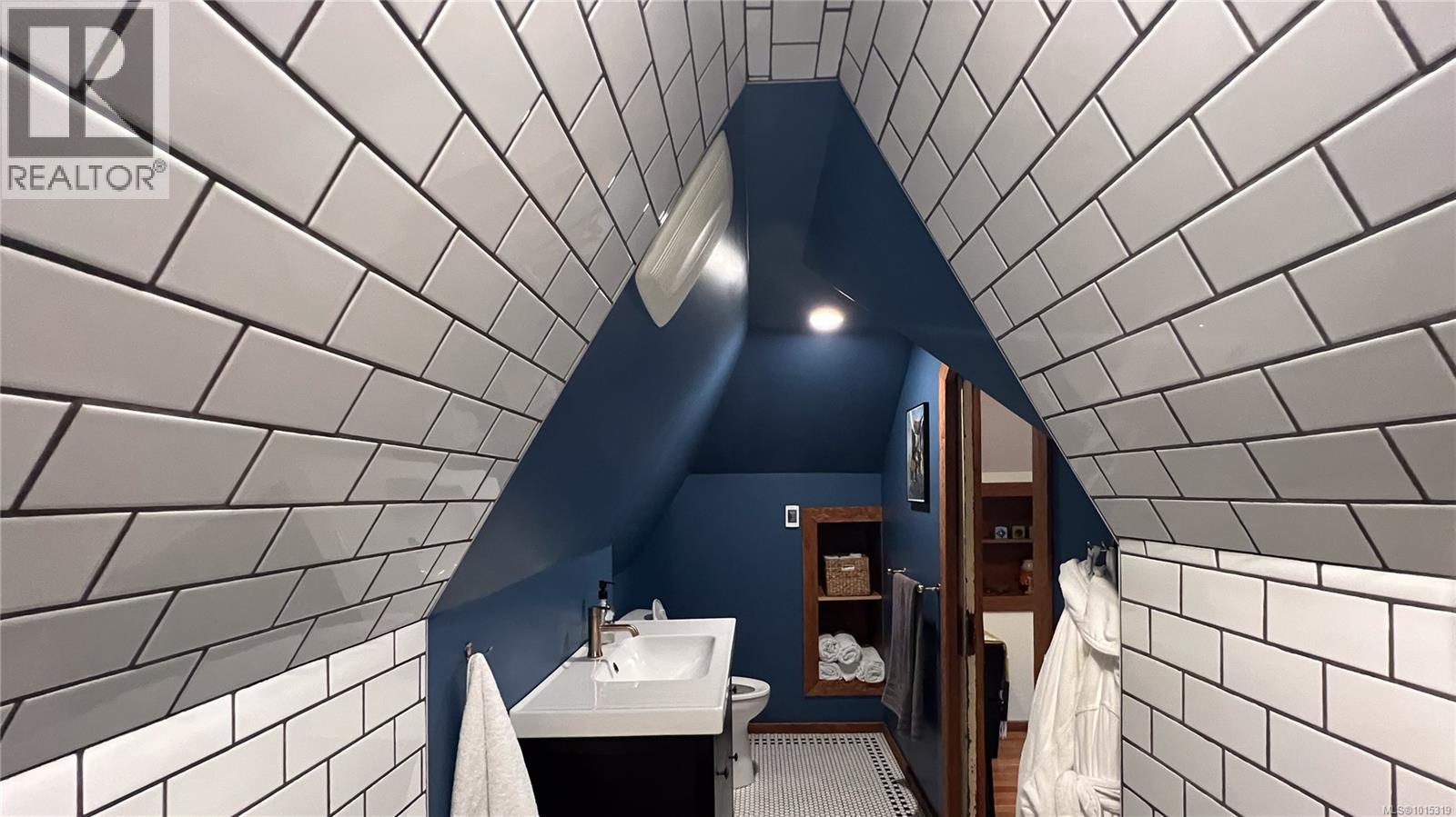  1024 Tolmie Avenue, Saanich