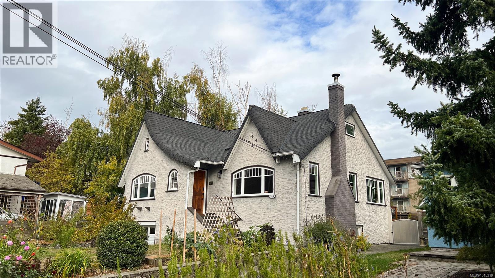  1024 Tolmie Avenue, Saanich