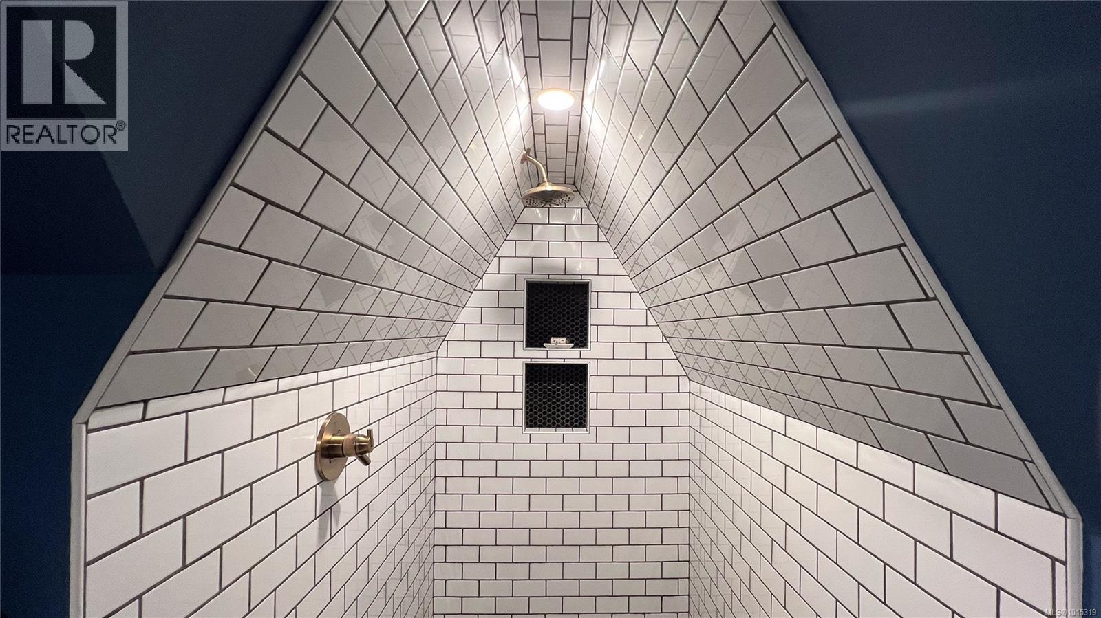  1024 Tolmie Avenue, Saanich