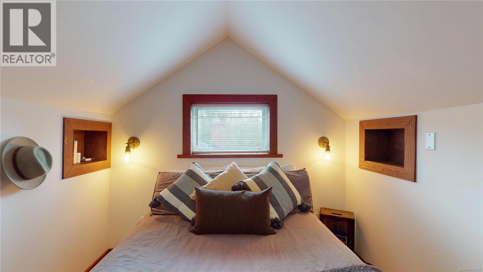  1024 Tolmie Avenue, Saanich