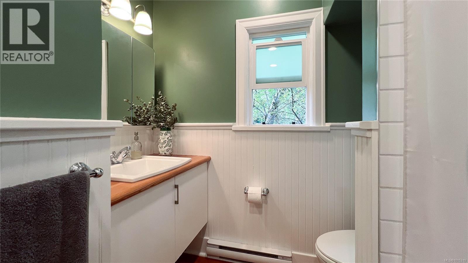  1024 Tolmie Avenue, Saanich