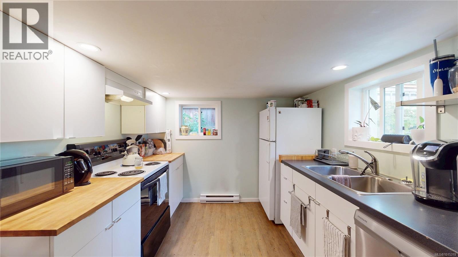  1024 Tolmie Avenue, Saanich