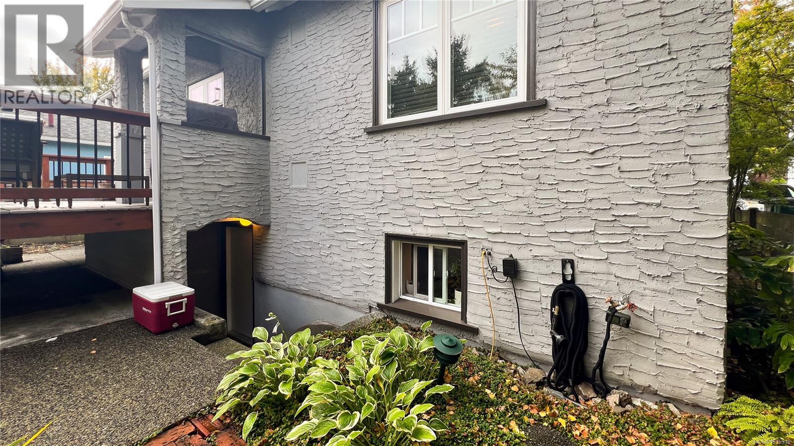  1024 Tolmie Avenue, Saanich