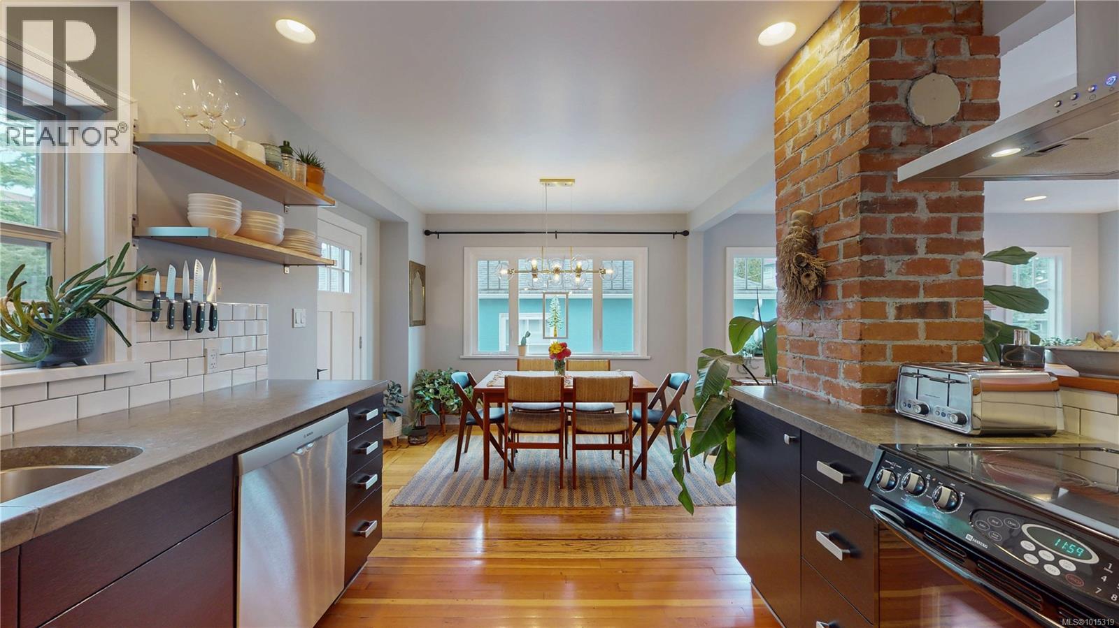  1024 Tolmie Avenue, Saanich