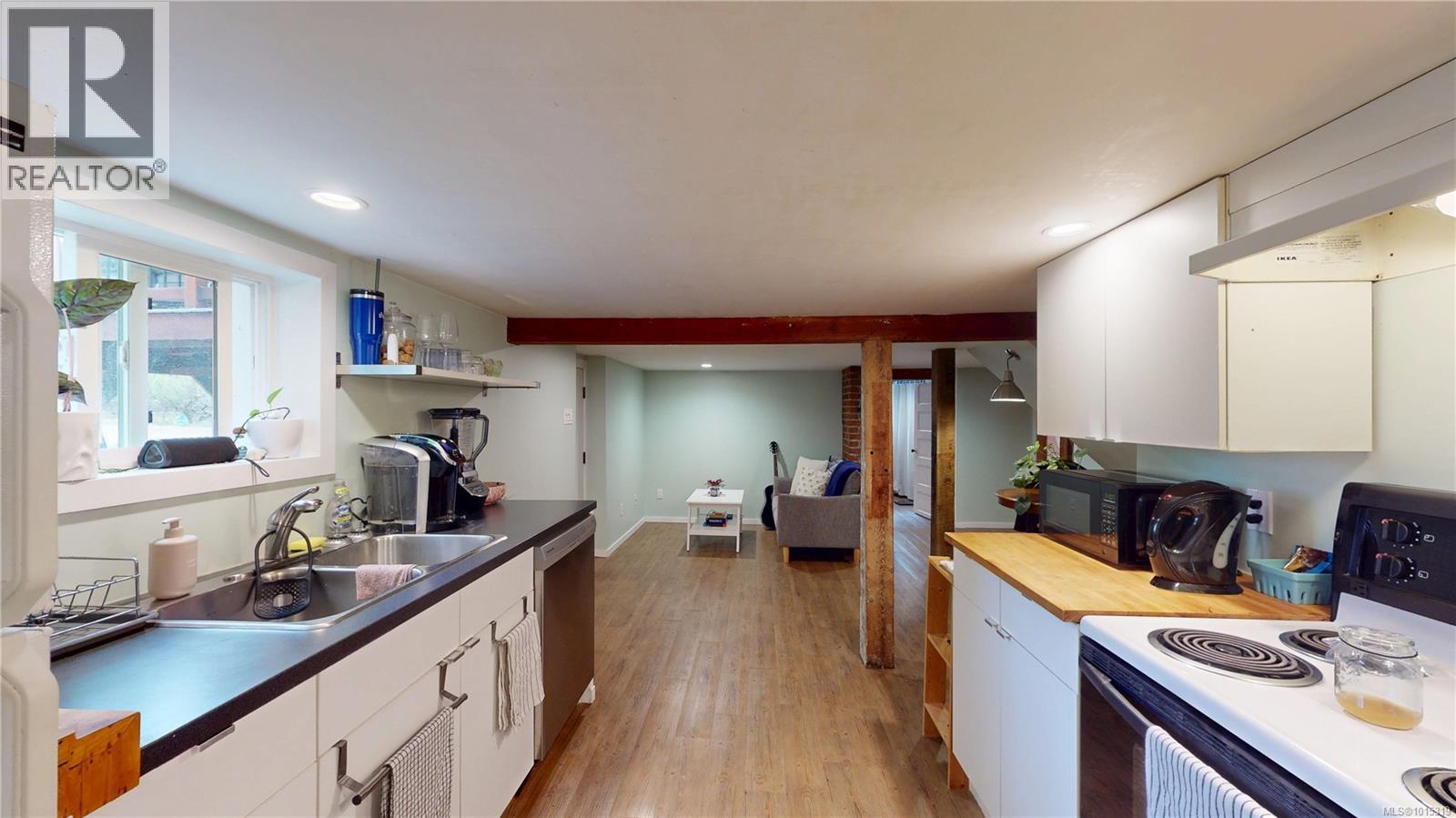  1024 Tolmie Avenue, Saanich