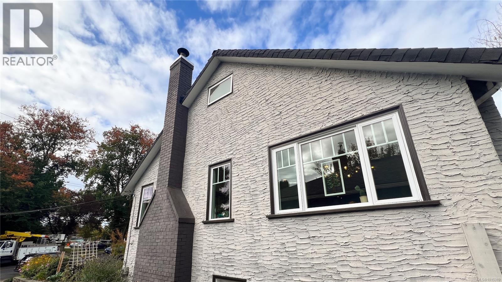  1024 Tolmie Avenue, Saanich