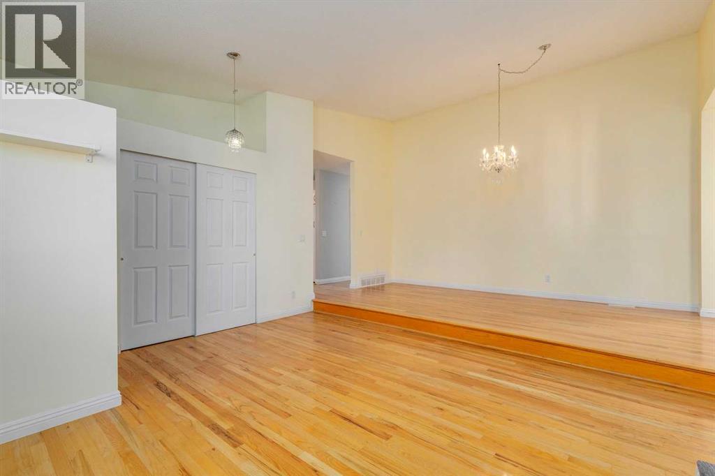 Single Family House Bungalow for Sale in  Shawfield Drive SW Shawnessy Calgary 