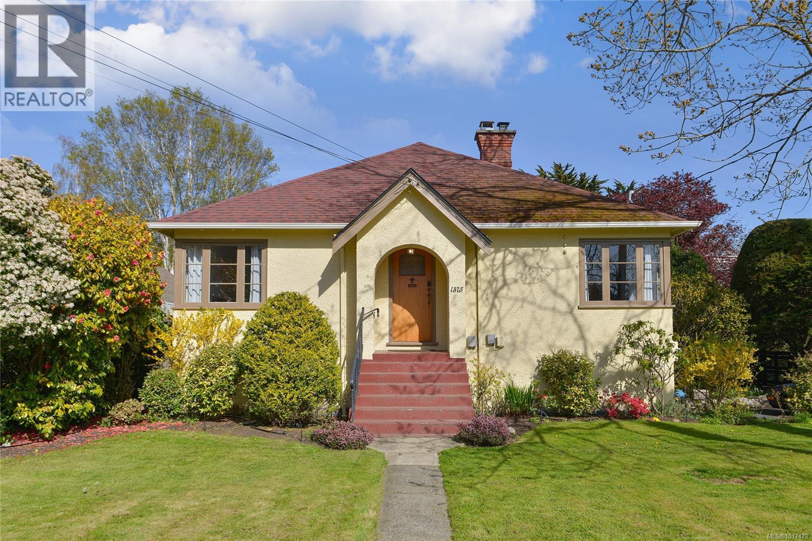  1375 Monterey Avenue, Oak Bay