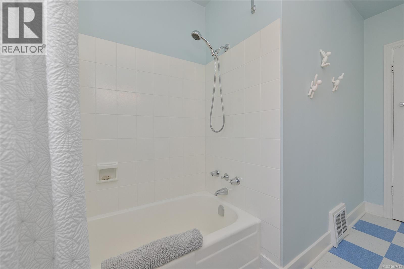  1375 Monterey Avenue, Oak Bay