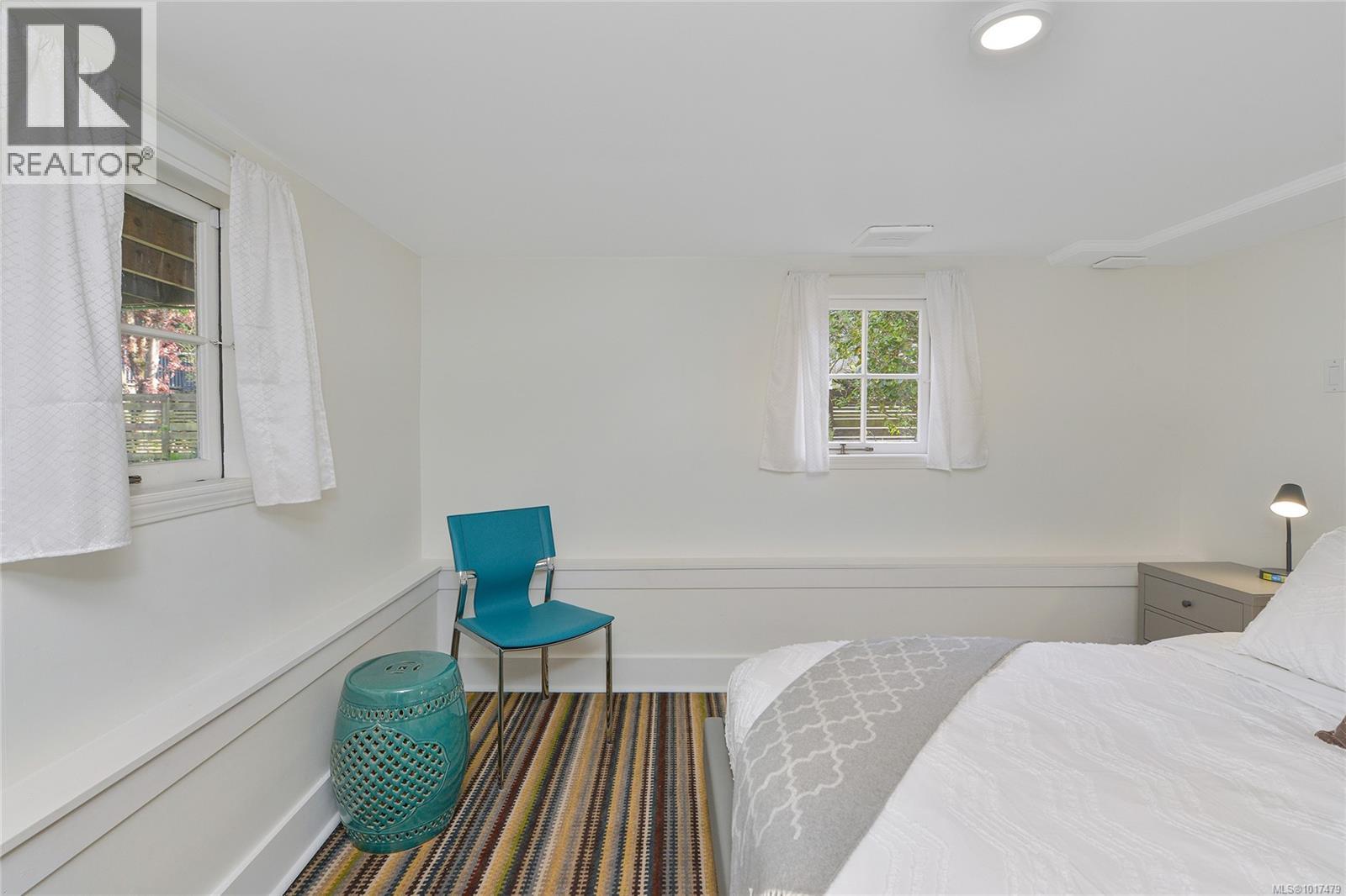  1375 Monterey Avenue, Oak Bay