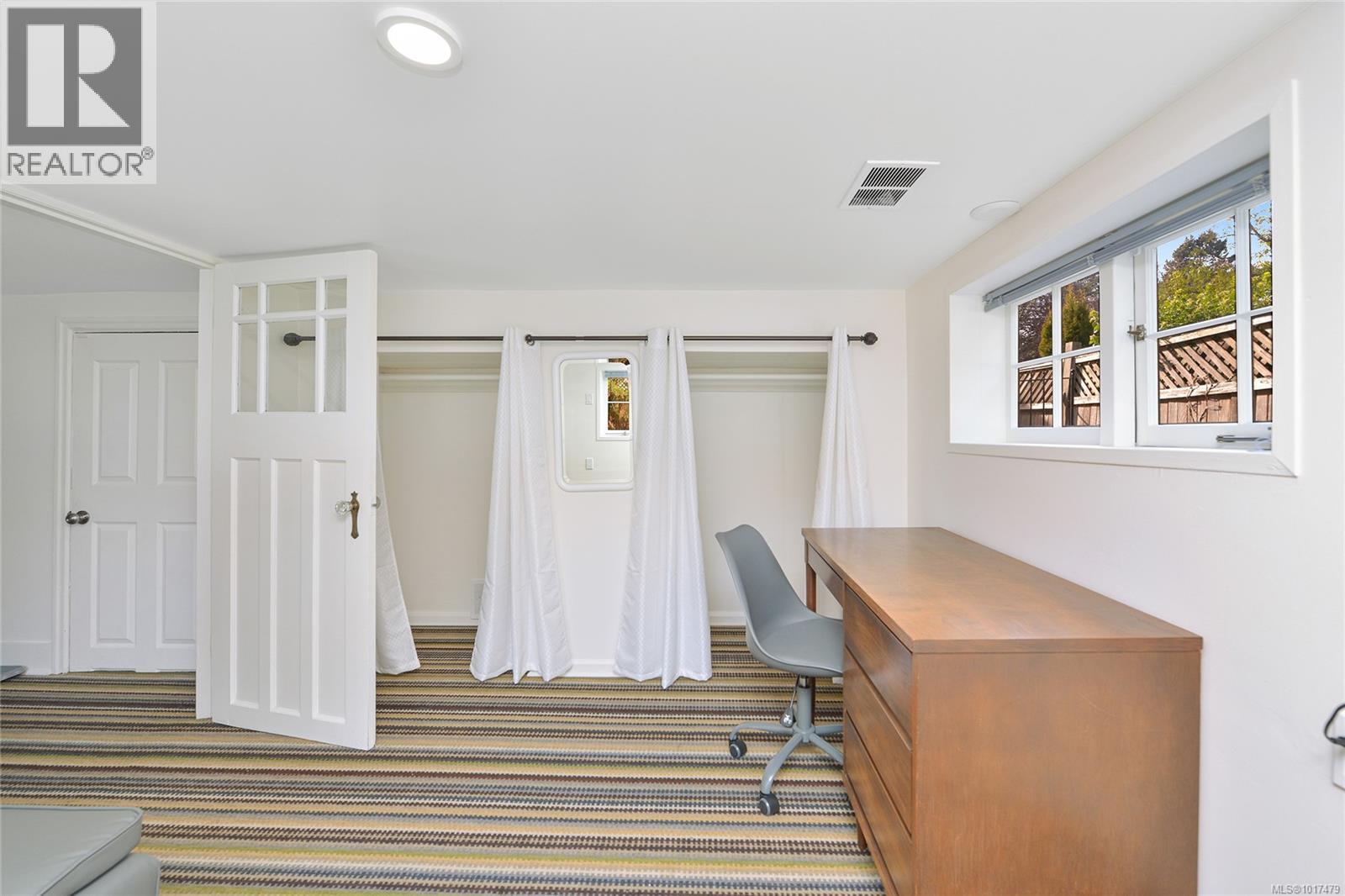  1375 Monterey Avenue, Oak Bay