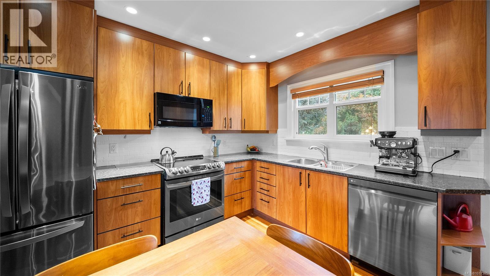  1102 Vista Heights, Victoria