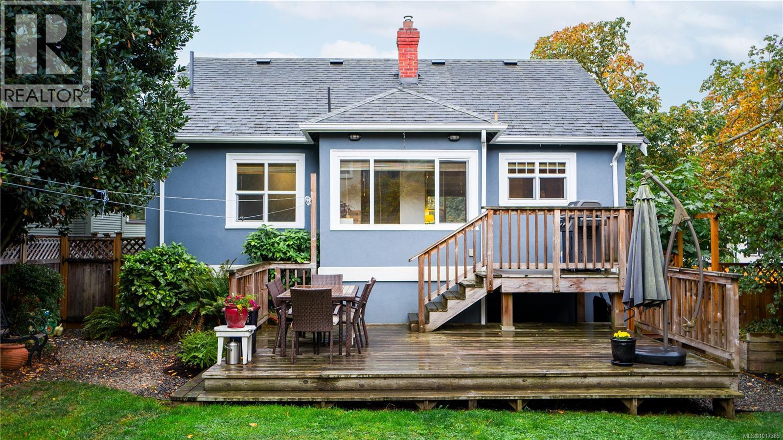  1102 Vista Heights, Victoria