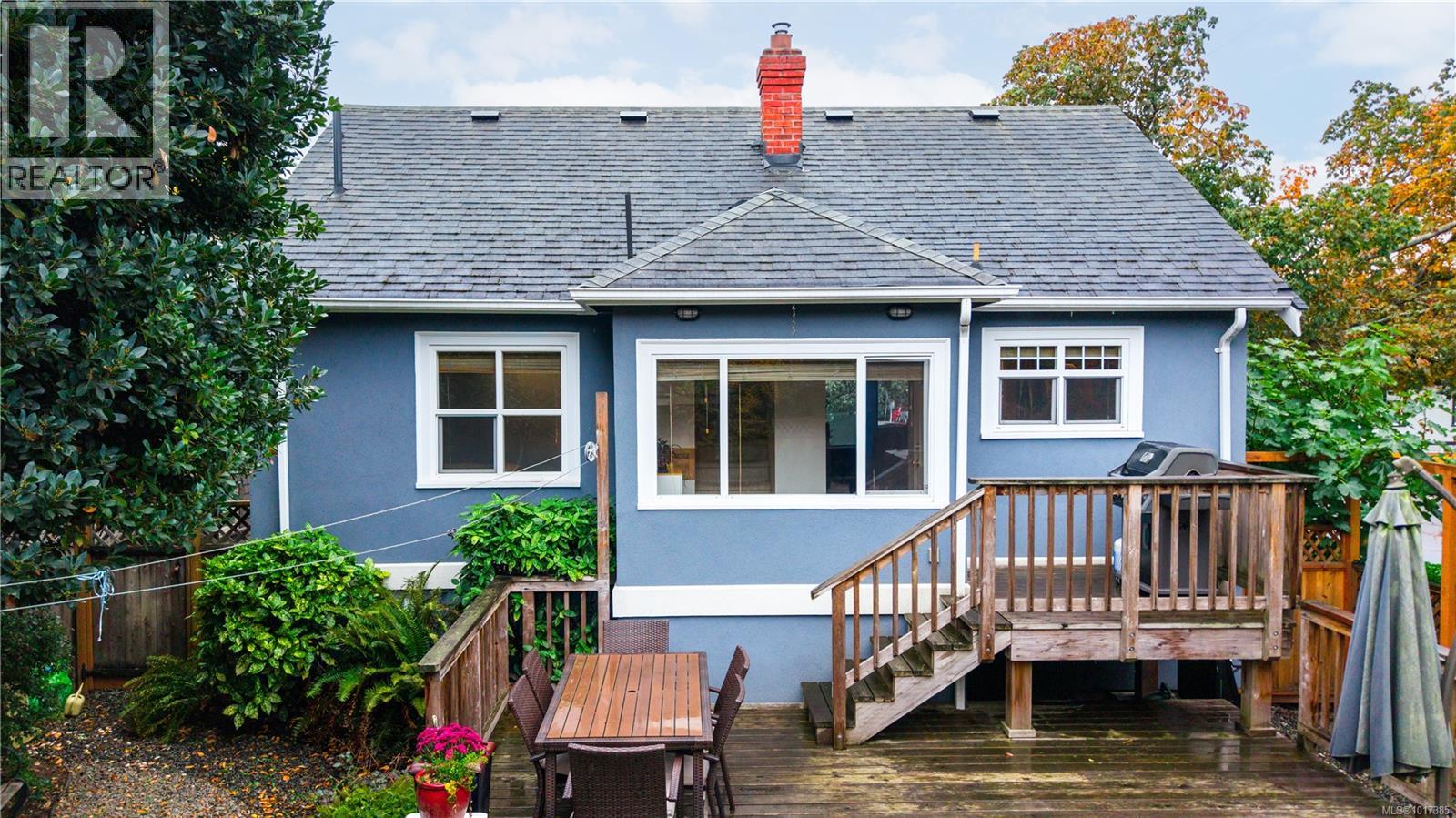  1102 Vista Heights, Victoria