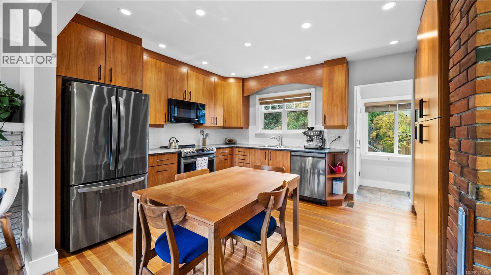  1102 Vista Heights, Victoria