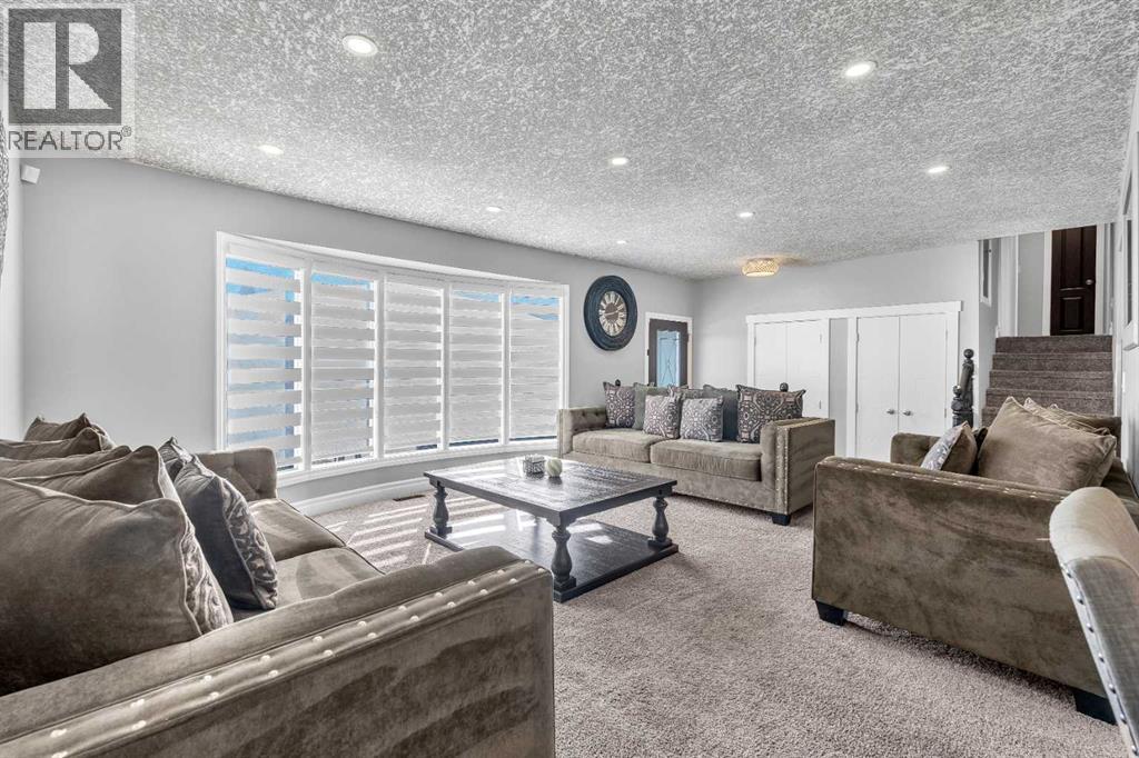Single Family House 4 Level for Sale in  Templevale Place NE Temple Calgary 