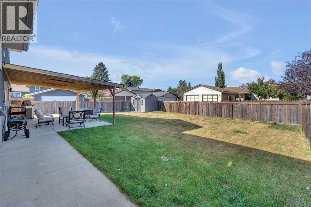 Single Family House 4 Level for Sale in  Templevale Place NE Temple Calgary 