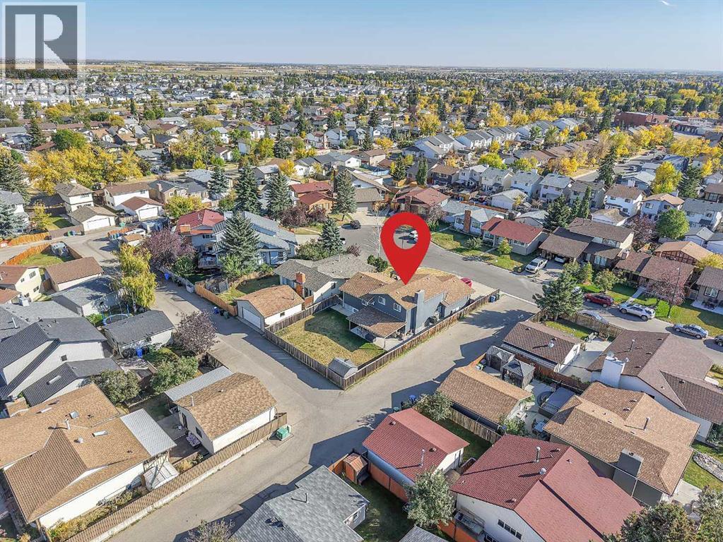Single Family House 4 Level for Sale in  Templevale Place NE Temple Calgary 