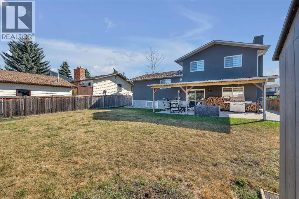 Single Family House 4 Level for Sale in  Templevale Place NE Temple Calgary 