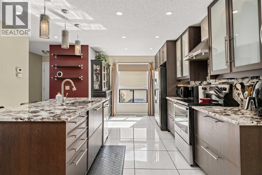 Single Family House for Sale in  Shawmeadows Road SW Shawnessy Calgary 