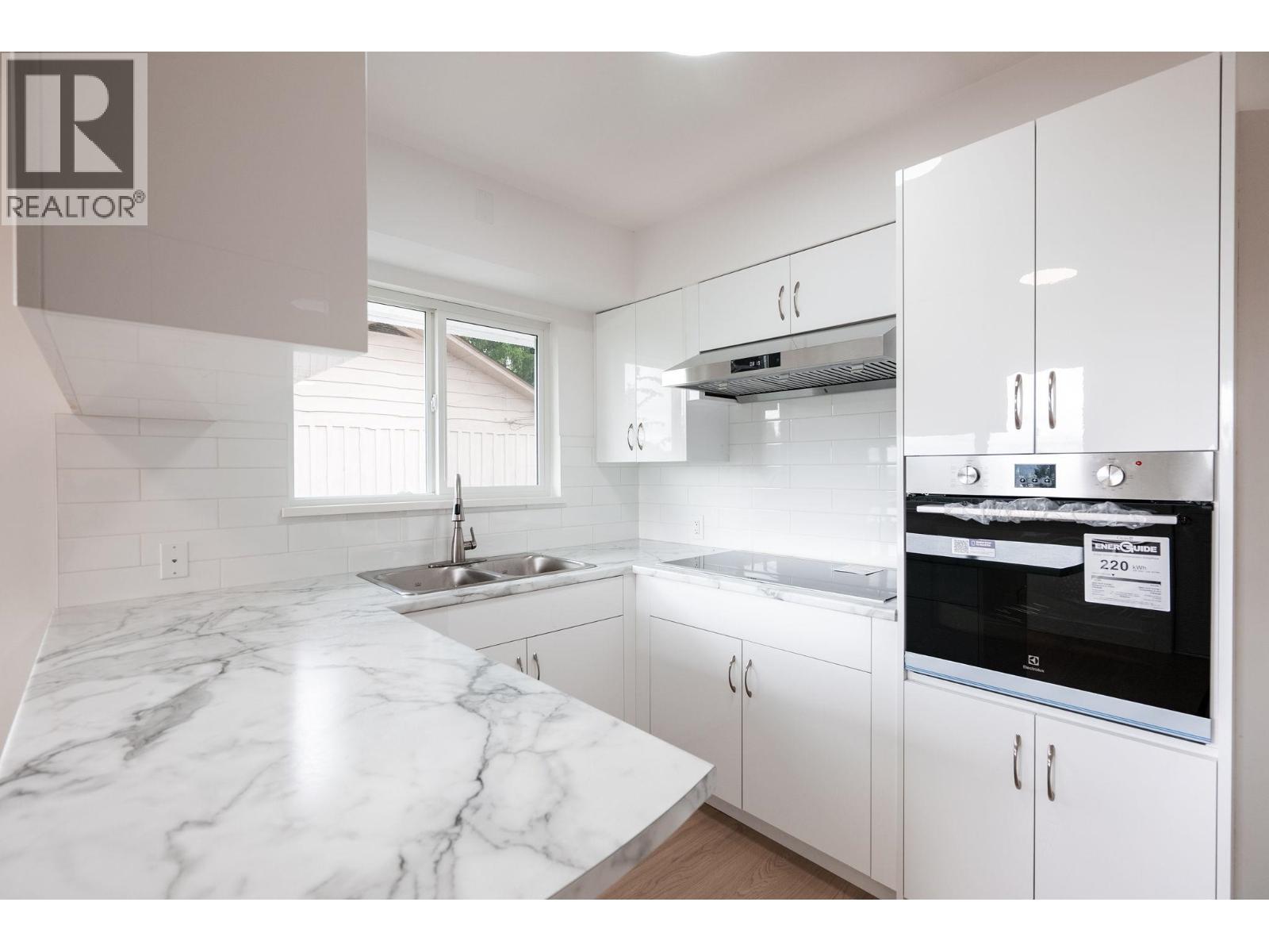 1410 DANSEY AVENUE, Coquitlam