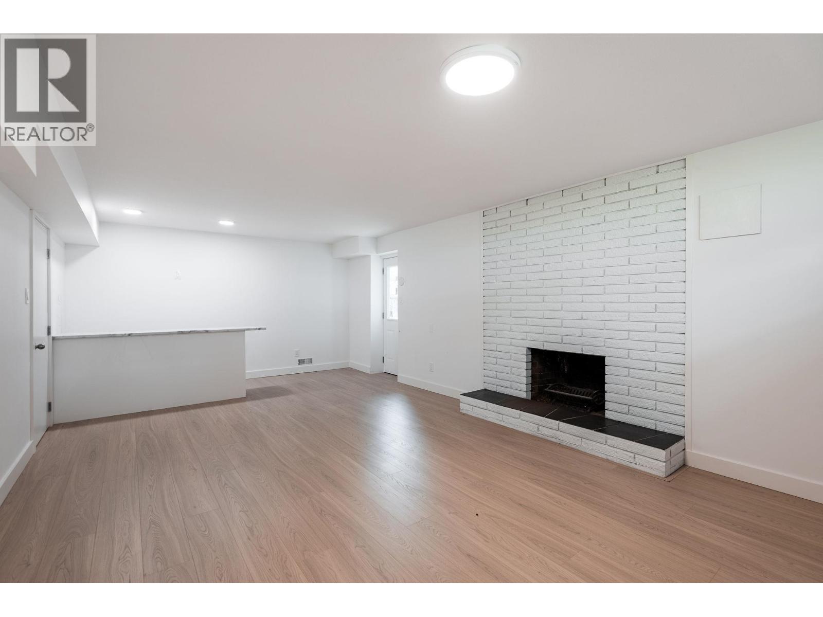 1410 DANSEY AVENUE, Coquitlam