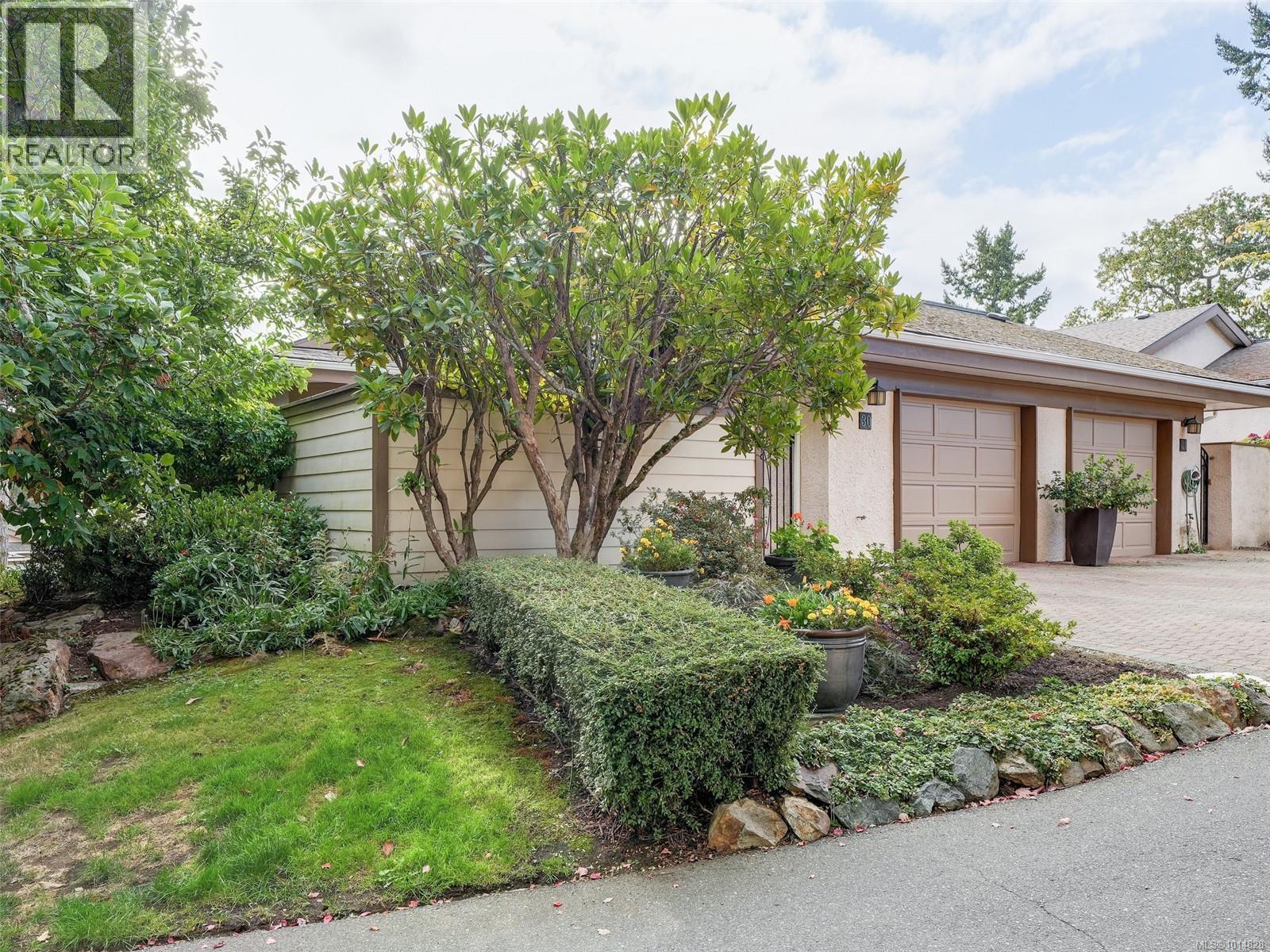 30 901 Kentwood Lane, Saanich