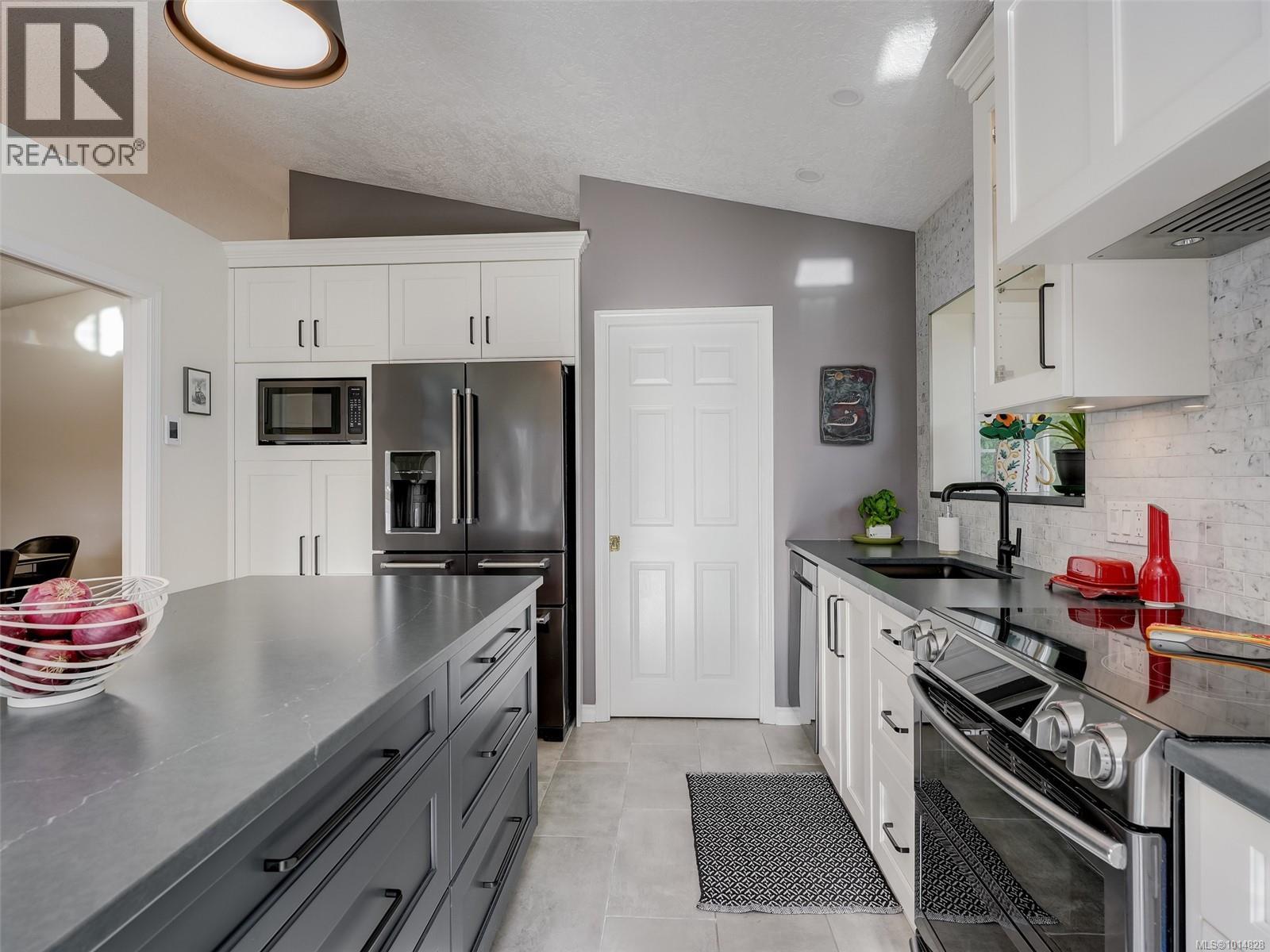 30 901 Kentwood Lane, Saanich