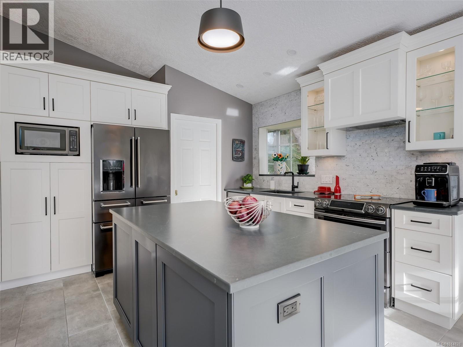 30 901 Kentwood Lane, Saanich