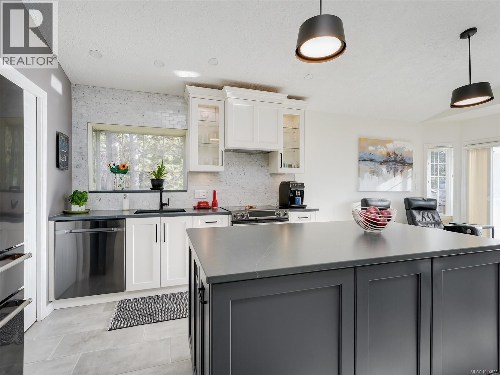 30 901 Kentwood Lane, Saanich