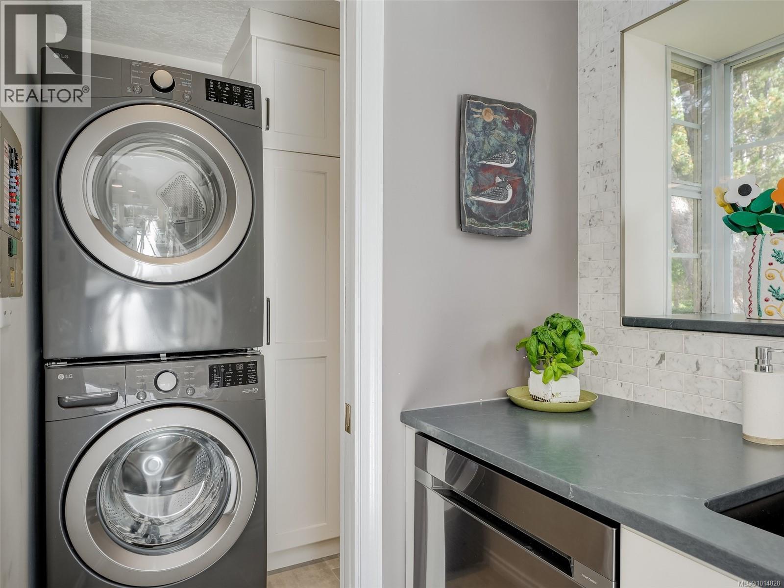 30 901 Kentwood Lane, Saanich