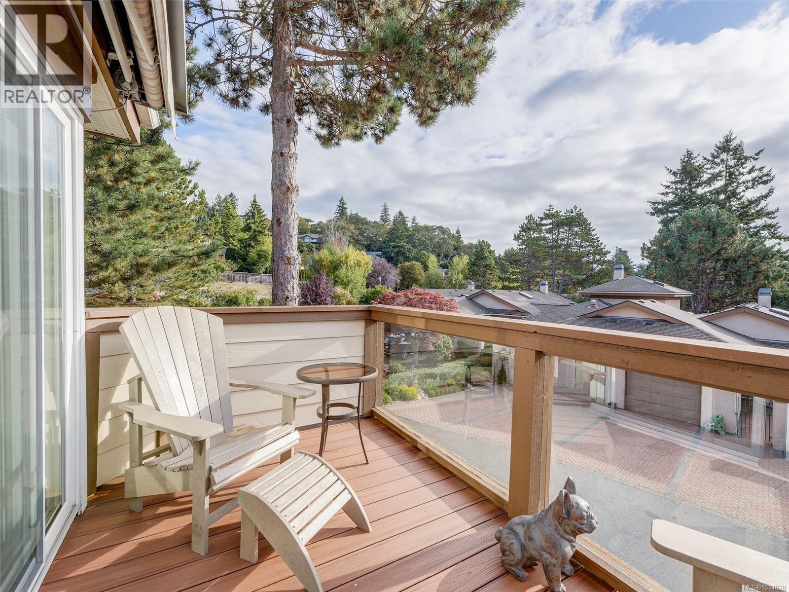 30 901 Kentwood Lane, Saanich